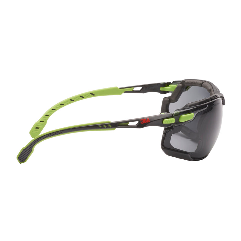 3M™ Solus™ Schutzbrille 1000, Scotchgard™ Protector Antibeschlag-Beschichtung, Grün/Schwarz mit aufsteckbarer Schaumstoffdichtung, graues Glas | Packung (1 Stück)-zoom-